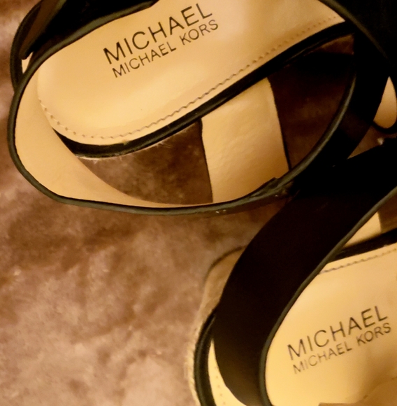 ****SOLD****      Michael Kors Black Leather Wedges - Picture 3 of 9